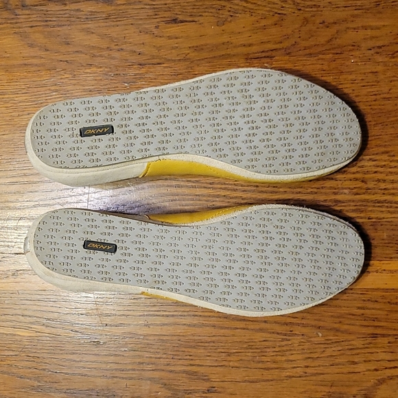 DKNY sz 7 yellow sneaker-flats - Picture 4 of 6